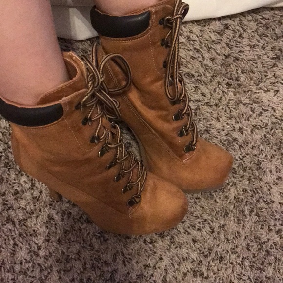 Boots - Picture 3 of 4